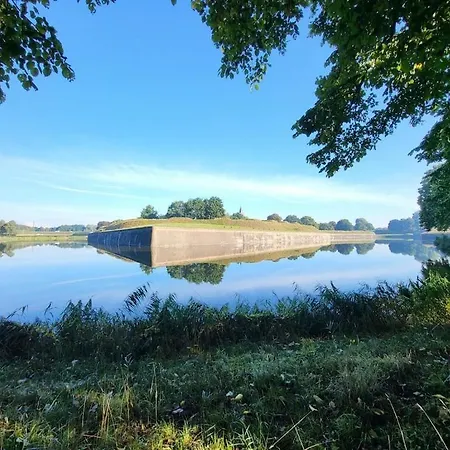 In With Swimming Pool Nyaraló *